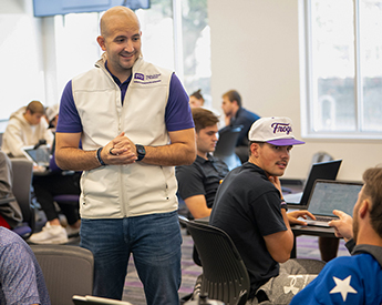 TCU Neeley Entrepreneurship and Innovation faculty member teaching class
