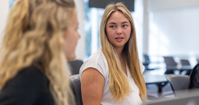 TCU Neeley student mentoring their peer