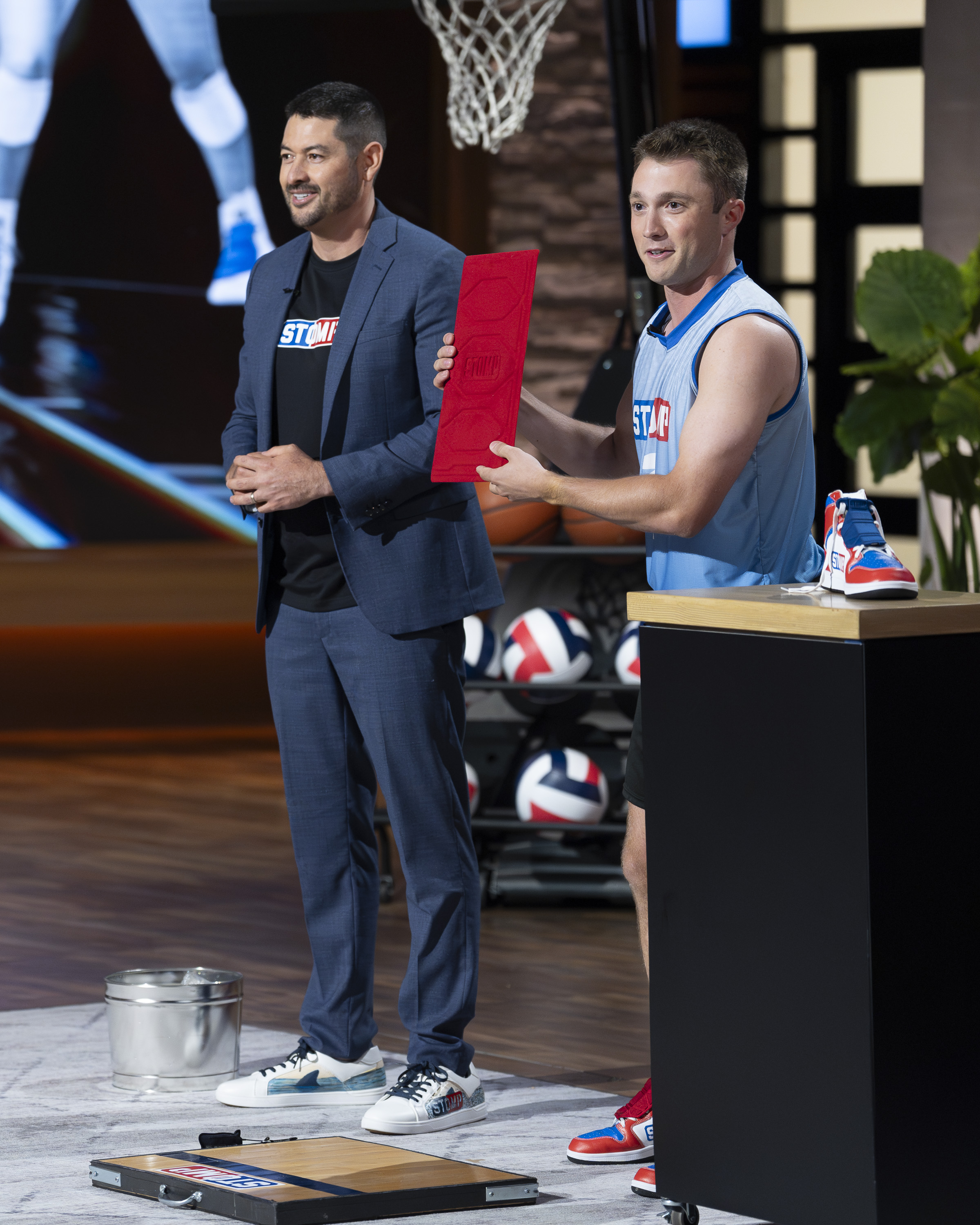 Neeley alumnus and Stomp co-founder pitch their business on Shark Tank.